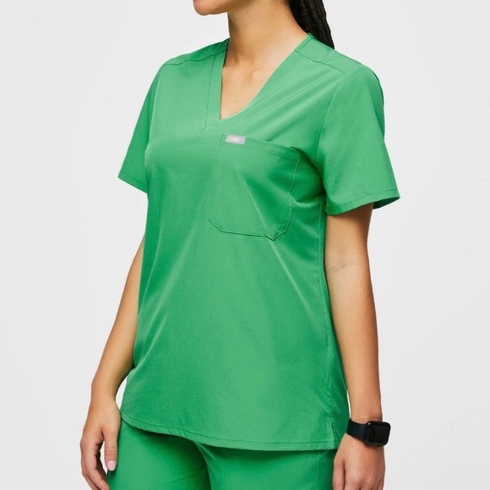 women’s FIGS Safety green Catarina Free-x scrub top Large